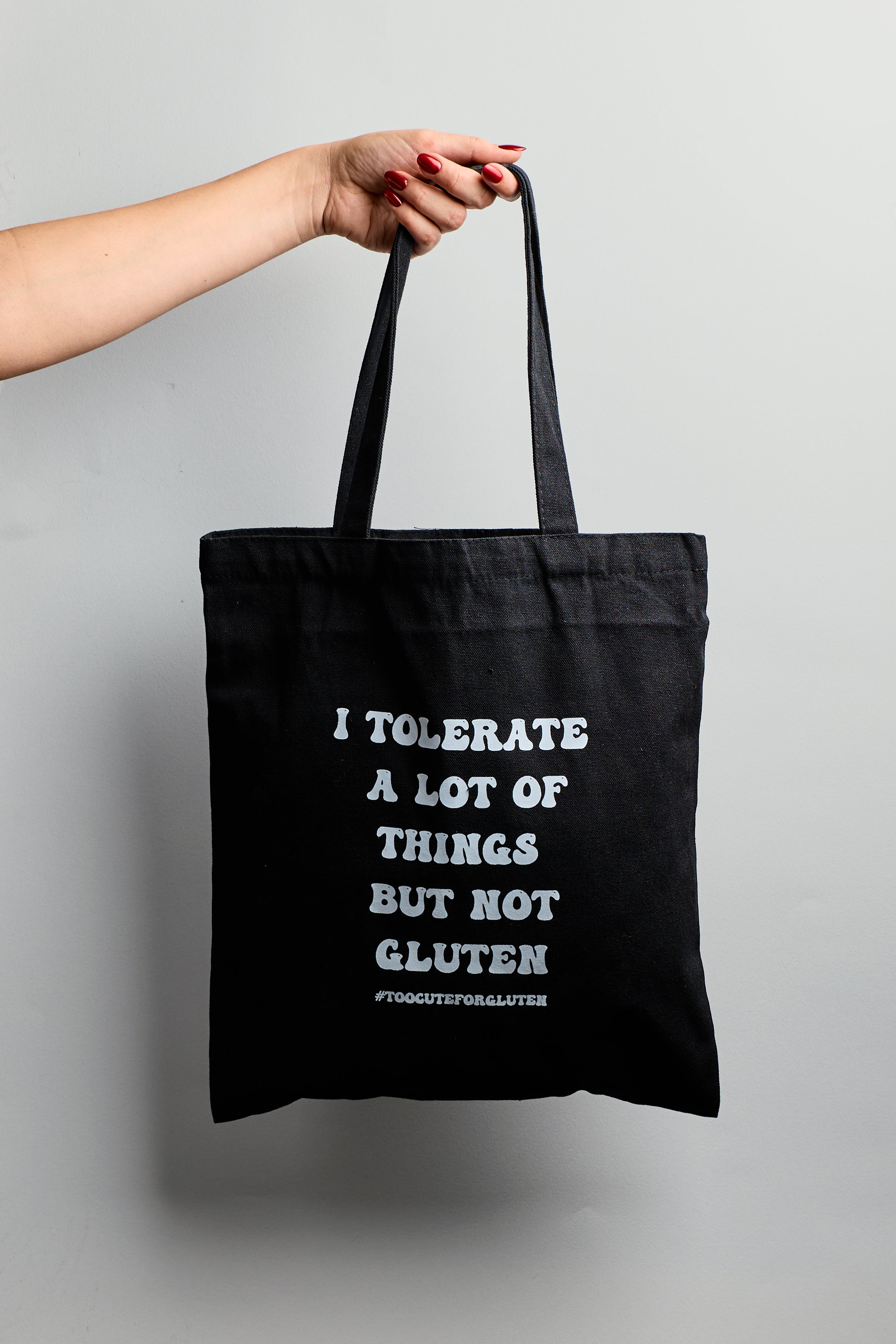 Černá plátěná taška "I tolerate a lot of things but not gluten"